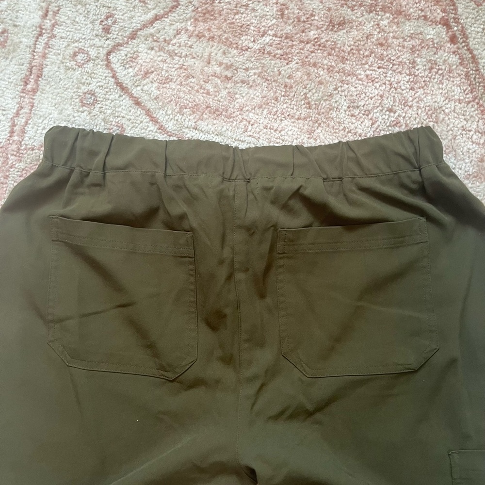 Koi Next Gen Olive Green Scrub Top And Bottom M - Picture 5 of 6